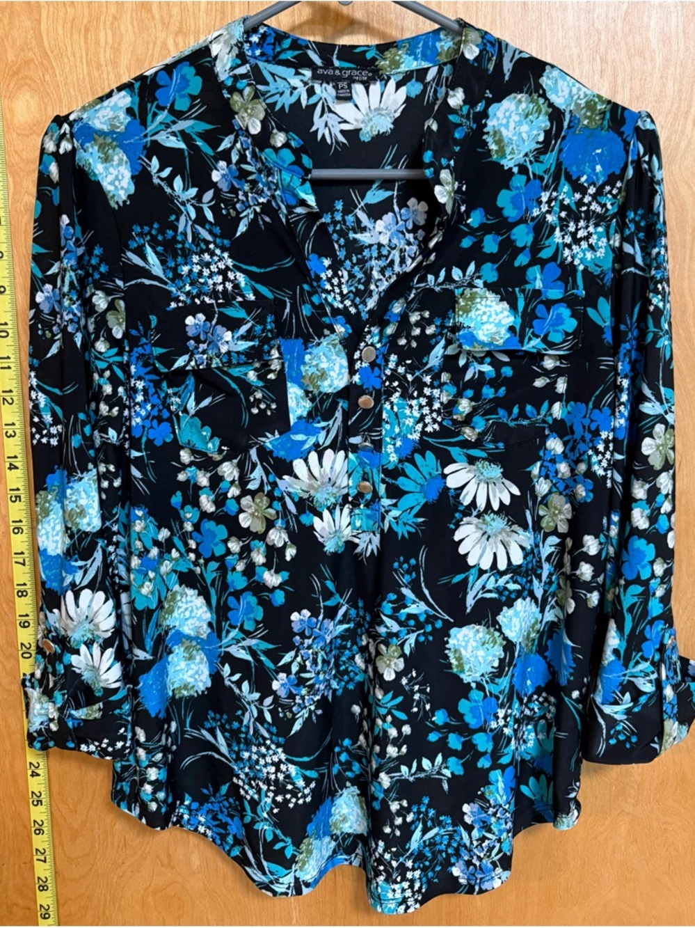 Ava & Grace Black Floral Button-Front V-Neck Blouse